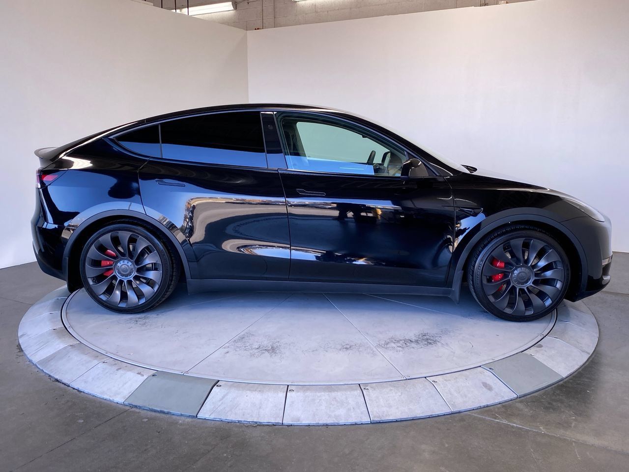 Used 2024 Tesla Model Y Performance AWD/4WD image 6