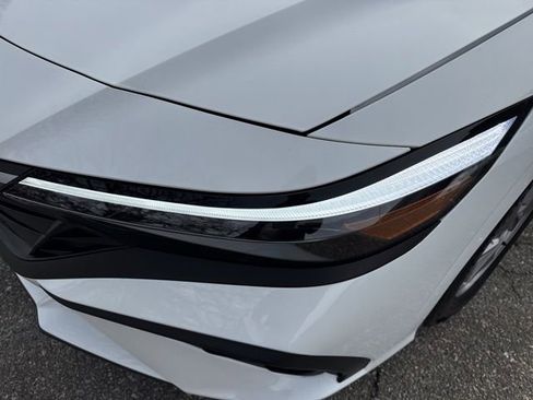 Certified 2025 Hyundai Elantra SE image 29