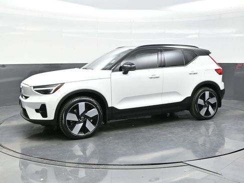 Used 2024 Volvo XC40 Recharge Ultimate w/ Protection Package Premier image 3