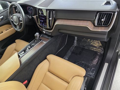 Used 2021 Volvo XC60 T5 Inscription w/ Protection Package Premier image 30