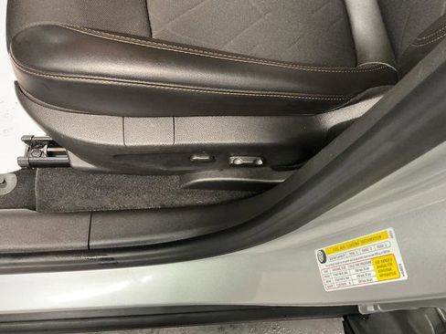 Used 2019 Chevrolet Trax LT w/ LT Convenience Package image 12