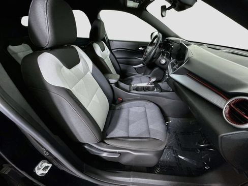 Used 2025 Chevrolet Trax RS w/ Driver Confidence Package FWD image 26