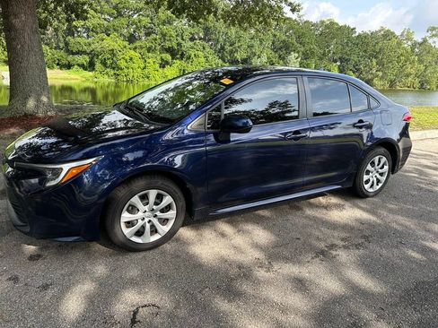 Used 2024 Toyota Corolla LE FWD image 2