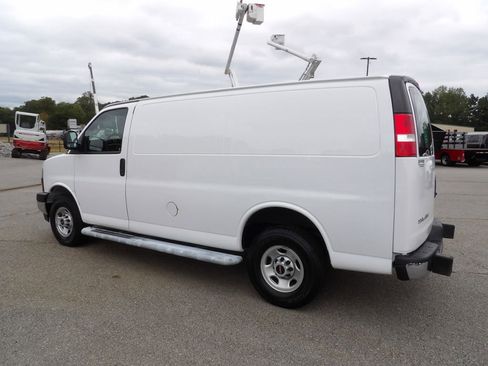 Used 2024 GMC Savana 2500 w/ Driver Convenience Package image 4