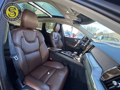 Used 2019 Volvo XC60 T6 Momentum w/ Multimedia Package image 17
