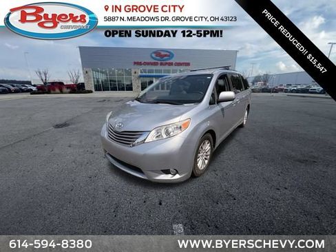 Used 2015 Toyota Sienna XLE Premium FWD image 1