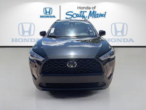 Used 2022 Toyota Corolla Cross LE image 2