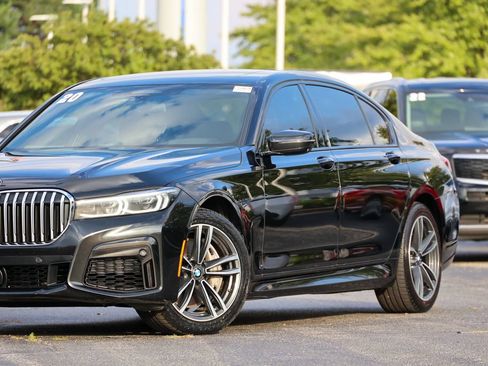 Used 2020 BMW 750i xDrive w/ Executive Package AWD/4WD image 19