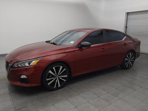 Used 2021 Nissan Altima 2.5 SR w/ SR Premium Package image 2