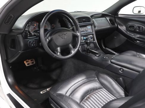Used 2004 Chevrolet Corvette Convertible w/ Preferred Equipment Group RWD image 3