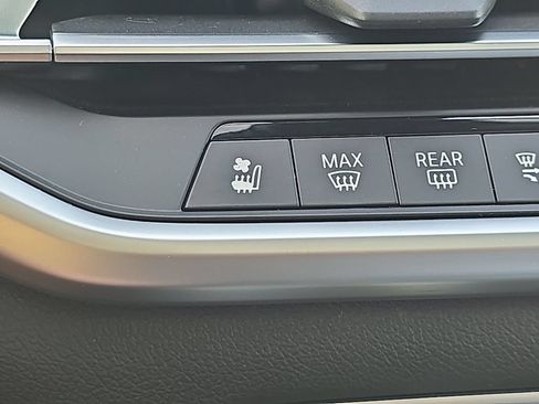 Used 2022 BMW X6 xDrive40i AWD/4WD image 38