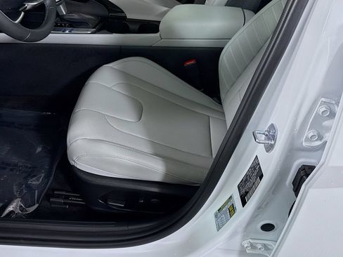 Certified 2025 Hyundai Elantra Limited FWD image 27
