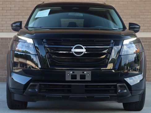 Used 2024 Nissan Pathfinder SV w/ Lighting Package (N92) FWD image 6