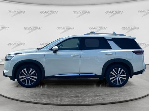 Used 2022 Nissan Pathfinder Platinum w/ Cargo Package AWD/4WD image 4