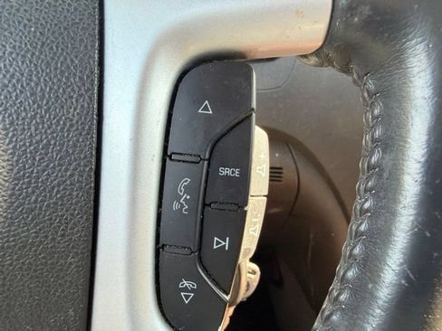 Used 2011 Chevrolet Traverse LT FWD image 18