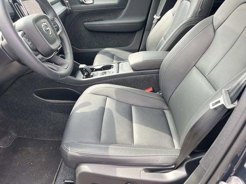 Certified 2026 Volvo XC40 B4 Core w/ Climate Package FWD image 24