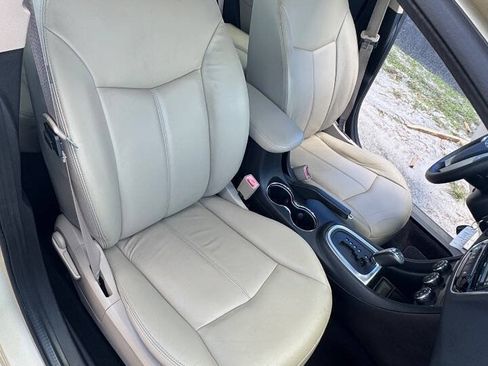 Used 2011 Chrysler 200 Limited FWD image 16