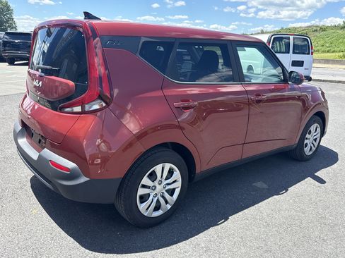 Used 2022 Kia Soul LX FWD image 3