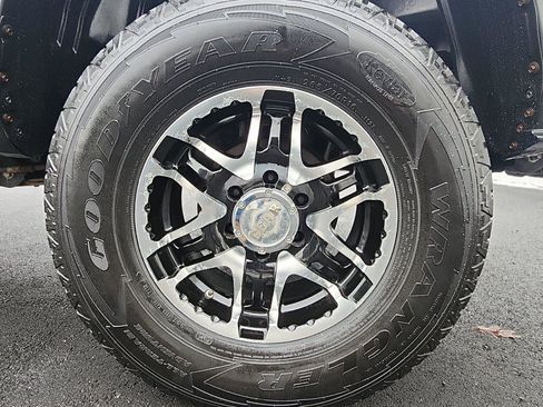 Used 2019 Toyota Tacoma SR image 9