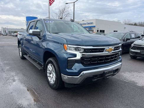 Used 2024 Chevrolet Silverado 1500 LT AWD/4WD image 4