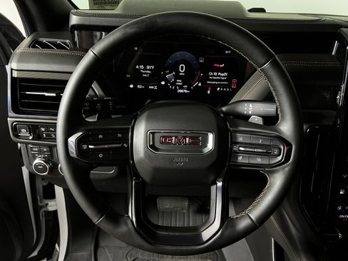 Used 2025 GMC Yukon XL AT4 w/ AT4 Premium Package AWD/4WD image 16