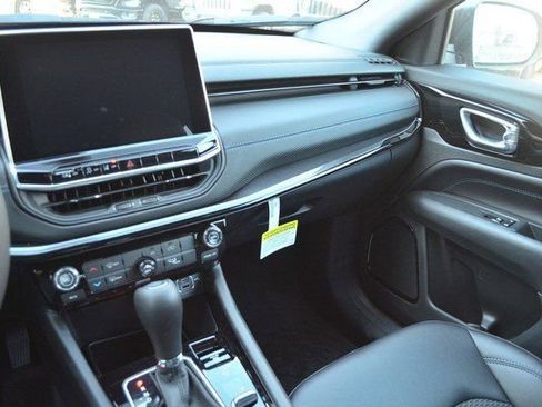 New 2026 Jeep Compass Latitude image 21