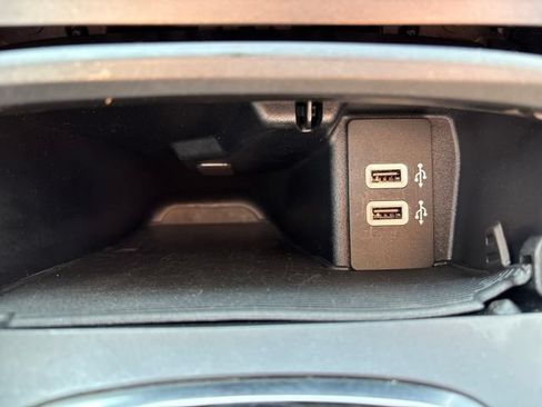 Used 2018 Ford Edge Titanium w/ Equipment Group 301A AWD/4WD image 19
