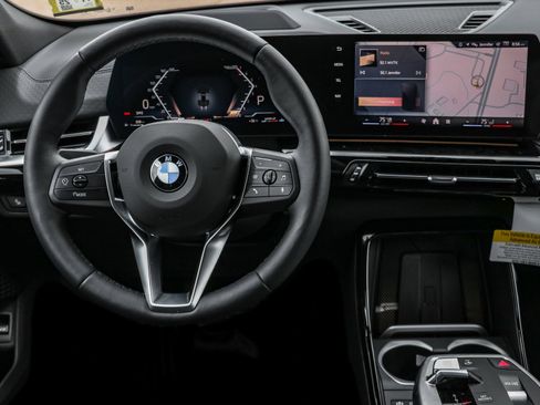 Used 2025 BMW X2 xDrive28i w/ Premium Package image 19