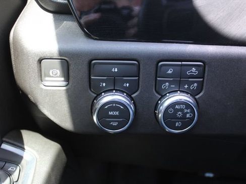 Used 2024 GMC Sierra 2500 SLE w/ SLE Value Package; AWD/4WD image 25