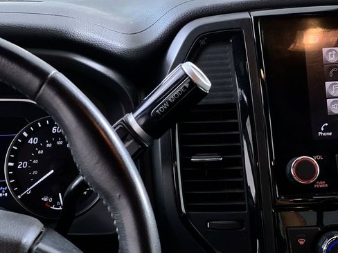 Used 2023 Nissan Titan SV w/ SV Convenience Package image 22