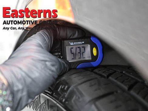 Used 2023 Chrysler Pacifica Touring-L FWD image 28