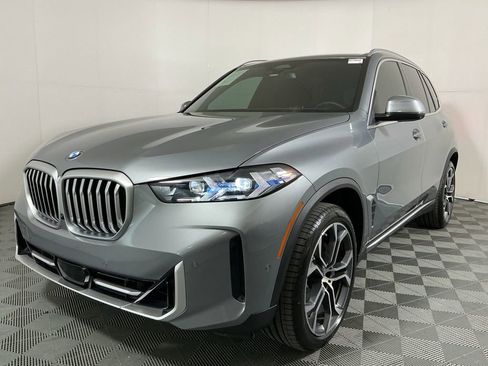 Certified 2024 BMW X5 xDrive40i w/ Premium Package AWD/4WD image 2