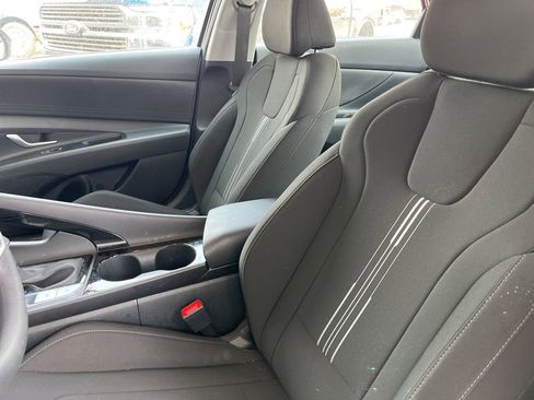 Used 2025 Hyundai Elantra Hybrid FWD image 5