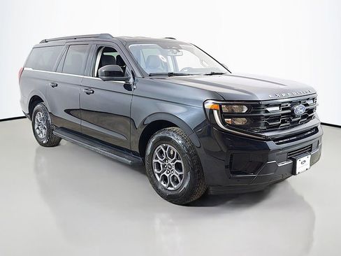 Used 2025 Ford Expedition Max Active AWD/4WD image 2