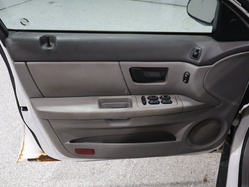 Used 2005 Ford Taurus SE FWD image 16