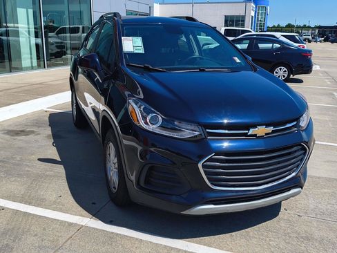 Used 2022 Chevrolet Trax LT w/ LT Convenience Package AWD/4WD image 4