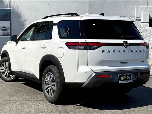 New 2026 Nissan Pathfinder SL image 2