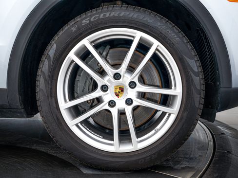 Certified 2022 Porsche Cayenne S image 11