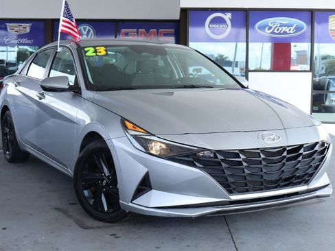 Used 2023 Hyundai Elantra SEL w/ Cargo Package FWD image 2