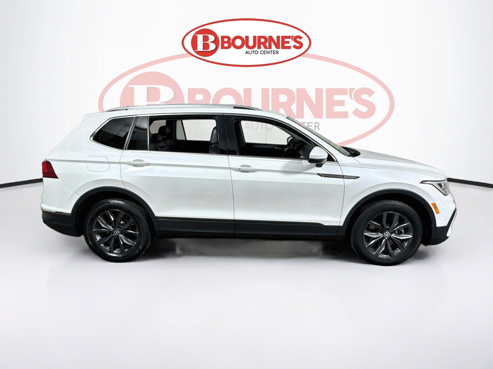 Used 2023 Volkswagen Tiguan SE AWD/4WD image 10
