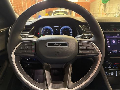 Used 2025 Jeep Grand Cherokee L Laredo RWD image 21