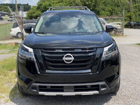 Used 2024 Nissan Pathfinder SL FWD image 1