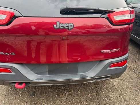 Used 2017 Jeep Cherokee Trailhawk w/ Comfort/Convenience Group AWD/4WD image 2