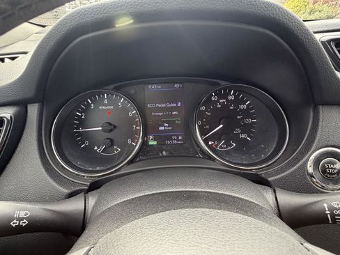 Used 2018 Nissan Rogue SV AWD/4WD image 10