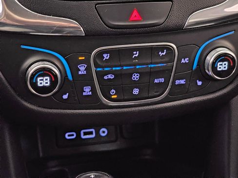 Used 2019 Chevrolet Equinox Premier image 22