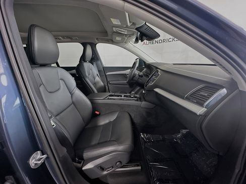 Used 2025 Volvo XC90 B5 Core image 28