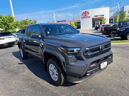 Used 2025 Toyota Tacoma SR5 AWD/4WD image 5