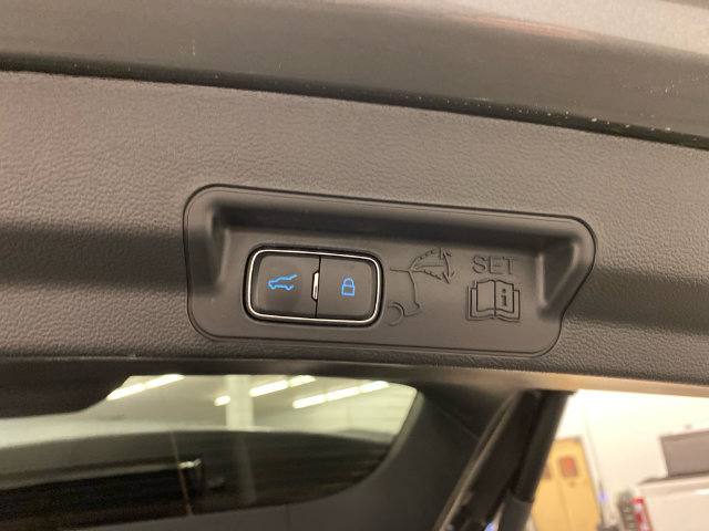 Used 2023 Ford Explorer XLT w/ Equipment Group 202A AWD/4WD image 9