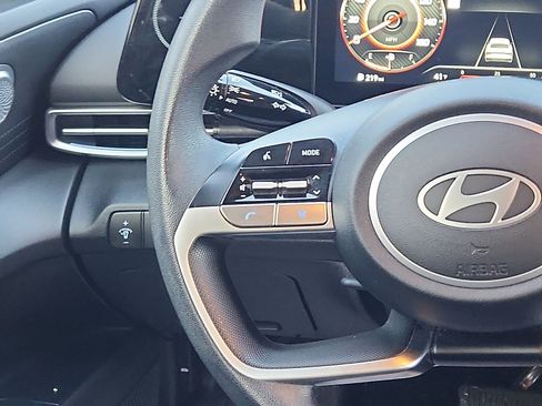 Used 2024 Hyundai Elantra SEL image 15