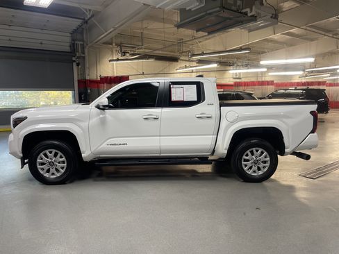 Certified 2024 Toyota Tacoma SR5 image 7